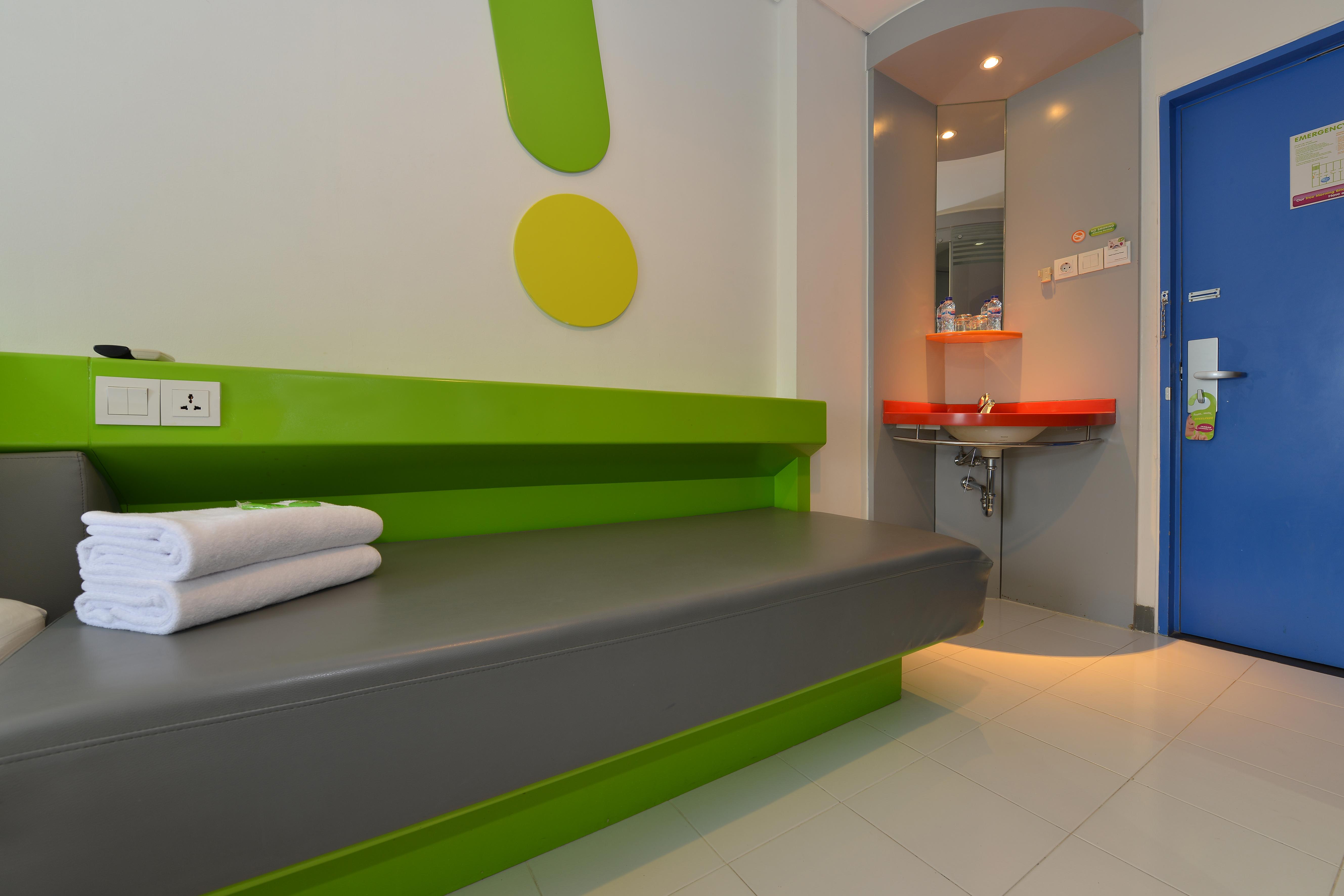 Pop! Hotel Kemang Jakarta Ngoại thất bức ảnh
